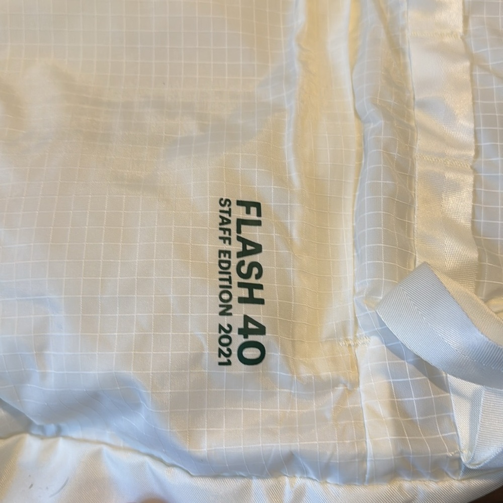 NEW FLASH 40 REI BAG - Picture 2 of 5
